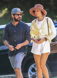 Aug 13, 2021 · free guy heißt der neue film von ryan reynolds, der jetzt in den kinos läuft. Zac Efron Splits Von Der Australischen Freundin Vanessa Valladares Nach Welt