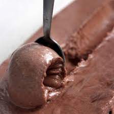 Quelques copeaux de chocolat, quelques noisettes. Glace Au Chocolat Sans Sorbetiere Torchons Serviettes