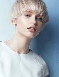 Hormis ces deux aspects, il existe une méthode infaillible qui vous permettra de connaître la longueur idéale de la coupe de cheveux qu'il vous faut. Les Tendances Coupe De Cheveux De L Automne Hiver 2016 2017 Coiffure Cheveux Cours Coupe Au Bol Coupe De Cheveux Courte
