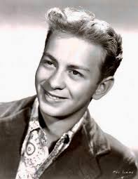 On this day December 20th in 1970 in Springfield,il Anthony Lee Semple was  born. He is a former professional American football player who played gaurd  for eight seasons for the Detroit Lions