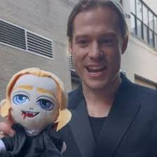 Avery Starling (aglitchintime)