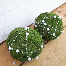 Mooskugel Weihnachtlich Dekorieren Ideen Fur Festliche Und Naturlich Schone Deko Mit Moos Weihnachtlich Dekorieren Mooskugel Kreativ