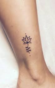 Estos tatuajes por lo general se realizan por motivos de renacimiento, sexualidad, fertilidad, curación, venganza, astucia, divinidad. Tatuajes Tiny Foot Tattoos Foot Tattoo Small Meaningful Tattoos