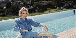 Συνδεθείτε σε outlook, hotmail και skype. Pisw Ston Xrono H Biky Kagia Me Magio Sta Prwta Ths Epaggelmatika Bhmata Efhbh Me Apisteyto Kormi Eikones Gynaika Iefimerida Gr