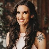 Jennifer Norman's Instagram, Twitter & Facebook