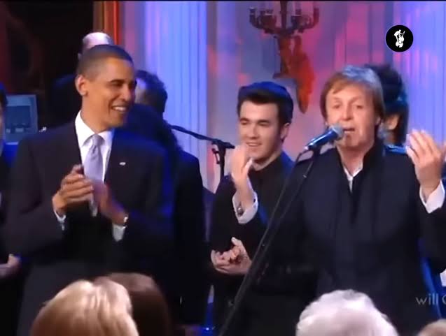 Sir Paul McCartney's “Hey Jude” performance at The White House gets the Obama  family singing on stage - The Music Man