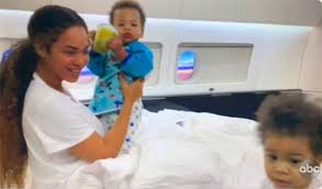 Beyoncé, performing while pregnant at the grammy awards in february. Beyonce S Twins Make Rare Appearance With Sister Blue Ivy Hello