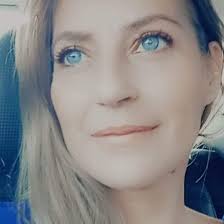 meu Pai ..🥲.. levaste me ao Altar e…. Eu não te poderei levar a tua última  morada. 💔… sempre sonhaste tudo de bom pra mim… e eu pra ti . …