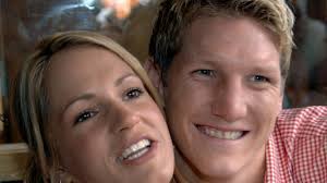 Bastian schweinsteiger reifte zum führungsspieler heran und wechselte von seiner ursprünglichen position, der außenbahn, in das zentrale defensive mittelfeld. Kolumne Sterne Des Sudens Lendenreizung Hemmt Schweinsteiger Welt