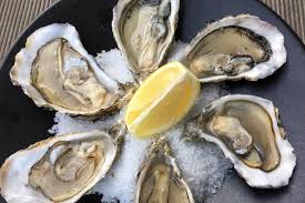 Il faut compter environ 3 ans entre la naissance et la consommation d'une huître. Ouvrir Les Huitres Facilement Sans Se Mutiler La Main Ouverture Facile Des Huitres Recette Par Chef Simon
