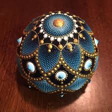 Elindeki Taslari Bir Gunde Bitirebilen Becerikli Ellere Hayranim Ben Ya Cok Yavasim Ya Da Cok Beceksiz Asl Boyali Kayalar Taslar Boncuk Suslu Takilar