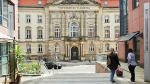 März des darauf folgenden jahres. Viadrina Frankfurter Studierende Auch Im Wintersemester Grosstenteils Im Home Office Rbb24
