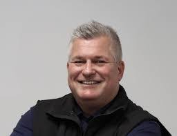 Shane Pearce's Instagram, Twitter & Facebook