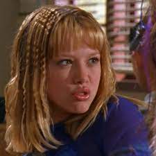 Hilary duff recently gave fans a sneak peek of her hairstyle for the new lizzie mcguire reboot, which will be available on disney plus. Lizzie Mcguire Reboot The Hairstyles We Want To See Lead Actress Hilary Duff Rock Once More Buro 24 7 Singapore