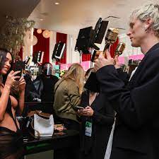 Megan fox and machine gun kelly ( colson baker ) do not hold back when it comes to their red carpet appearances. Megan Fox S Reaction To Machine Gun Kelly S Billboard Win Melts Hearts