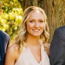 Dara Holt (@DaraHolt21)