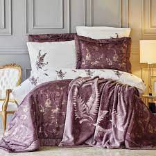 Mor çok güzelmiş.ama karaca çok pahalılaştı bence.ben özdilekten aldım çeyiz paketimi hepsi 1800 yatak örtüsü de içinde ve istedigin zaman değiştirebiliyorsun.taç ile de baglantıları vardı mutfak gereçlerini de 4 bine aldım herşey içinde 8. Karaca Home Fronda Murdum 10 Parca Ceyiz Seti Karaca