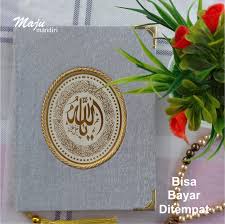 Bagi sebagian besar masyarakat indonesia sering melaksanakan acara tahlilan. Buku Yasin Dengan Latin Surat Yasin Tahlil Dan Kumpulan Doa Doa Mengenang 40 Hari Yasin Cover Perak Silver Lazada Indonesia
