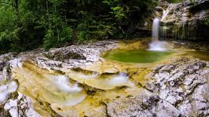 Hohe berge, tiefe täler und kristallklare gebirgsflüsse kennzeichnen das schutzgebiet direkt an der grenze zu österreich. Berchtesgaden Nationalpark Sperrt Influencer Gumpen Bayern Sz De