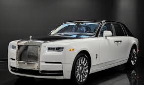 It is available in 2 variants and 12 colours. Rolls Royce For Sale Jamesedition