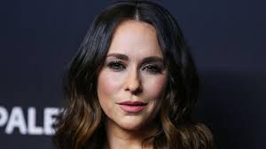 The hit series also starred scott wolf, lacey chabert and matthew fox. Jennifer Love Hewitt Wow So Hubsch Ist Der Hollywood Star Mit 42 Jahren