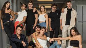 1 synopsis 2 casting 2.1 réguliers 2.2 secondaires 3 épisodes 4 galerie 4.1 images promotionnelles 4.2 captures d'écran 5 vidéos 6 références une. Elite Saison 4 Netflix Qui Sont Les Quatre Nouveaux Acteurs De La Serie Espagnole Allocine