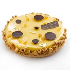 Macaron Soleil Au Citron Et Noisettes By Nicolas Bernarde Patisserie Gateaux Et Desserts Macaron