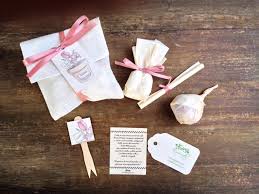 .matrimonio seme borse, wildflower bomboniere, bomboniere di premium, personalizzato queste nozze wildflower seme borse sono fatti di carta bianca opaca e misurano 5 di larghezza di. Bomboniere Bulbi Ideazione E Realizzazione Di Matrimoni Ed Eventi Ecologici Bomboniere Bomboniere Di Battesimo Bomboniere Uniche