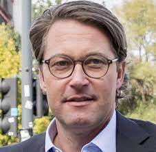 Bundesminister für verkehr und digitale infrastruktur. Verkehrsminister Andreas Scheuer Unser Ziel Muss Das Auslaufen Des Fossilen Verbrenners Bis 2035 Sein Welt