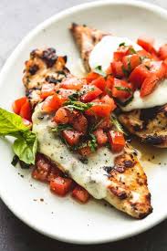 Grilled Bruschetta Chicken With Simple Seasonings Melty Mozzarella Cheese And A Fresh Tomato And Basil Toppin Chicken Bruschetta Recipe Healthy Grilling Food