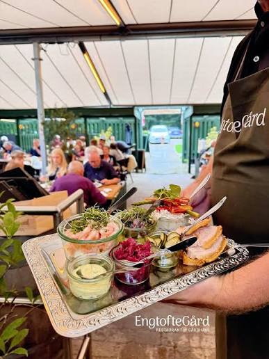 Vestegnens spiseperler | Har du en favorit fra frokost- eller aftenkortet hos Engtoftegård? 🍽️☀️ Del den endelig gerne med os i kommentarfeltet✨ | Instagram