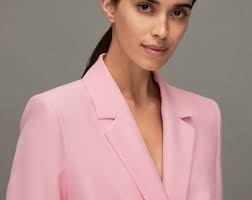 Traje blazer rosa intenso: conjunto formal de dos piezas para mujer