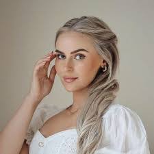 Lakesha Barton's Instagram, Twitter & Facebook