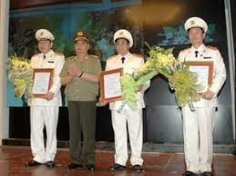 Cuối giờ sáng nay (26/7), chủ tịch nước nguyễn xuân phúc đã trình danh sách đề cử để quốc hội bầu thủ tướng chính phủ. Cac Ong Pháº¡m Minh Chinh To Lam Va Pháº¡m Quy Ngá» Nháº­n Chá»©c Thá»© TrÆ°á»Ÿng Bá»™ Cong An Ttvh Online