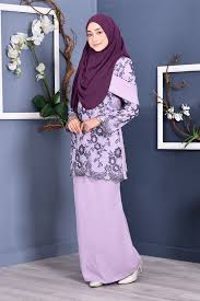 Warna sebenarnya memang memainkan peranan yang sangat penting kerana boleh mempengaruhi mood kita. Baju Kurung Lace Brigette Purple Iris Muslimahclothing Com