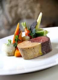 Filet De Boeuf Dans L Esprit D Un Chateaubriand Sauce Perigourdine Puree De Pommes De Terre A La Repas Gastronomique Plat Gastronomique Recette Gastronomique