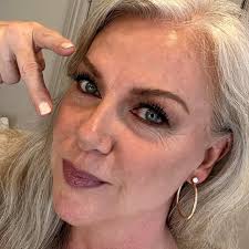 Robin Roe (@robinroe_) • Instagram photos and videos