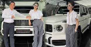 Mercedes g63 của hiền hồ nhiều khả năng là xe nhập khẩu và phân phối chính hãng với mức giá niêm yết 10,95 tỷ đồng và để ra biển, . B59luhhepdvgzm