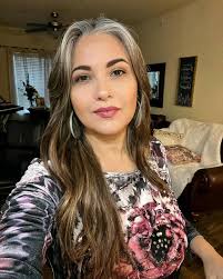 Today is my 42nd birthday, no husband, no children, I baked the cake by  myself…