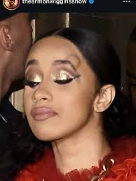 Swipe Left for the the knot Girl this too much.. but I'm here for it.. lol  rap is a sport.. who is the rap Queen.. lol 🤣🤣🤣🤣🤣 The girls arc  fighting, they