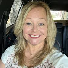 Delisa Edwards's Instagram, Twitter & Facebook