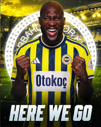 Lukaku &eacute; o novo refor&ccedil;o do Fenerbah&ccedil;e por &euro;6 milh&otilde;es. O atacante belga de 33 anos deixa o Napoli para atuar no futebol turco. 📰| @fabriziorom