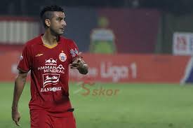 Otávio henrique passos santos (born 4 may 1994), simply known as otávio, is a brazilian footballer who plays for bordeaux as a defensive midfielder. Best Xi Otavio Dutra Ada Tiga Striker Ganas Liga Indonesia