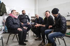 In quarantena ha fatto di tutto per tenersi impegnato e «per non impazzire»: Italian Tv Chef Serves Up Cooking Lessons At Gaza Prison Arab News