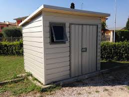 La buona notizia è che le abitazioni prefabbricate in legno oggi sono case che non hanno nulla da invidiare alle tradizionali, per comfort, design. Le 5 Migliori Casette Da Giardino In Lamiera A Confronto Opinioni Ilmiogiardino Net
