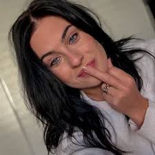 Natasha Marr's Instagram, Twitter & Facebook