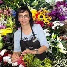 Beautiful and bold flowers in a natural arrangement. Florist West Auckland Free Delivery Best Blooms Local Flowers West Auckland N Z