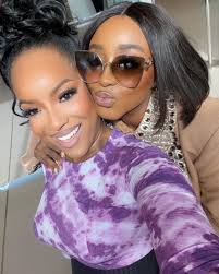 Joselyn Dumas(official) added a...