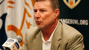 UT Vols: Ex Tennessee staffer Randy Sanders hit ETSU player's helmet, per  report