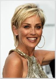 Another benefit is that it draws attention rather to your facial features than any fancy styling tricks. 75 Easy Hairstyles For Women Over 60 That You Can Try Today